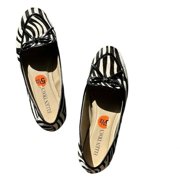 Ellen Tracy Black and White Zebra Print Flats Size 5.5 - Picture 3 of 7